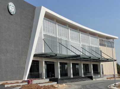 Toà Nhà Khoa Y Dược – ĐH Quốc Gia TP.HCM sử dụng toàn bộ Sơn Beger Ngoại thất hoàn thành cuối tháng 1/ 2021